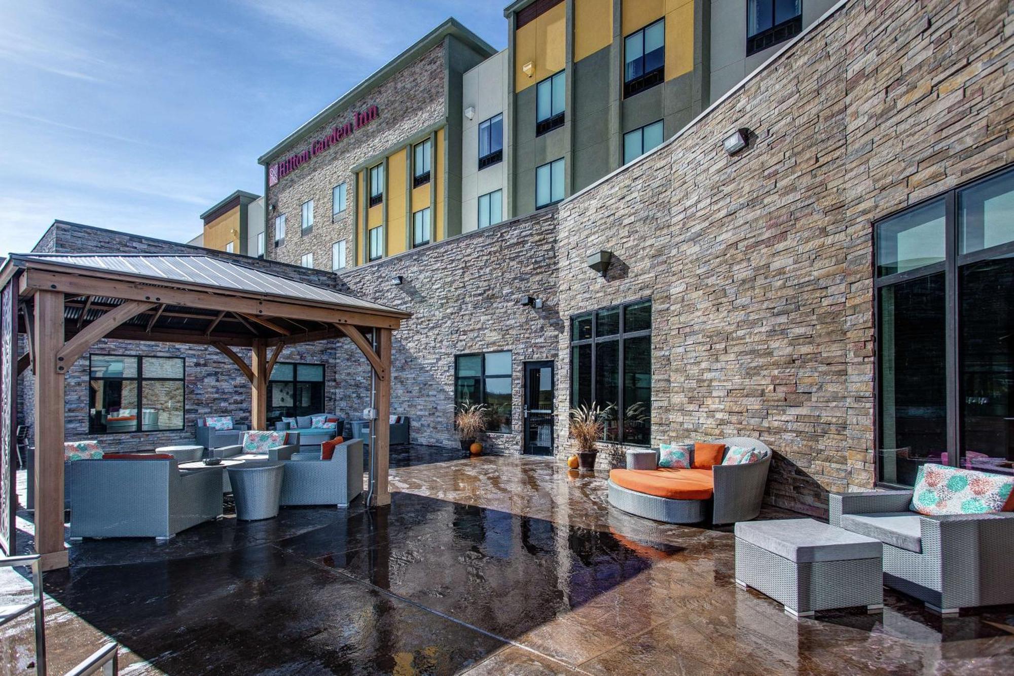 Hilton Garden Inn Topeka Exterior photo