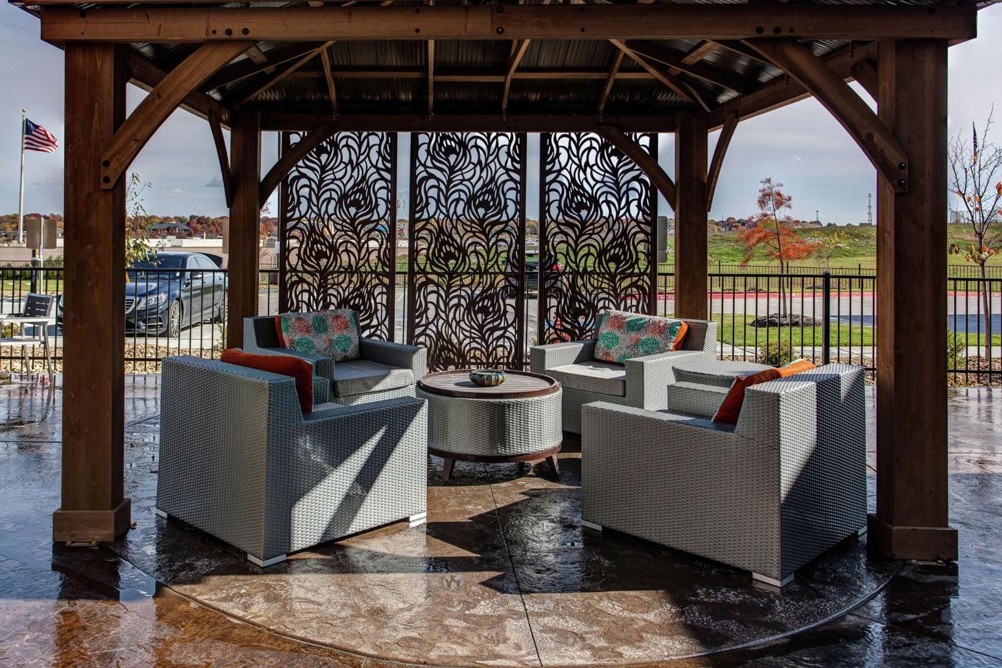 Hilton Garden Inn Topeka Exterior photo